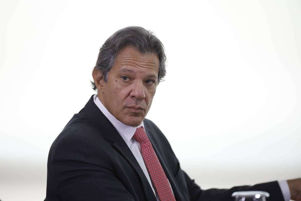 O ministro da Fazenda, Fernando Haddad, anunciou na manhã desta segunda-feira (30) que aproximadamente 500 sites de apostas online, conhecidos como "bets", serão derrubados pela Agência Nacional de Telecomunicações (Anatel) nos próximos dias.