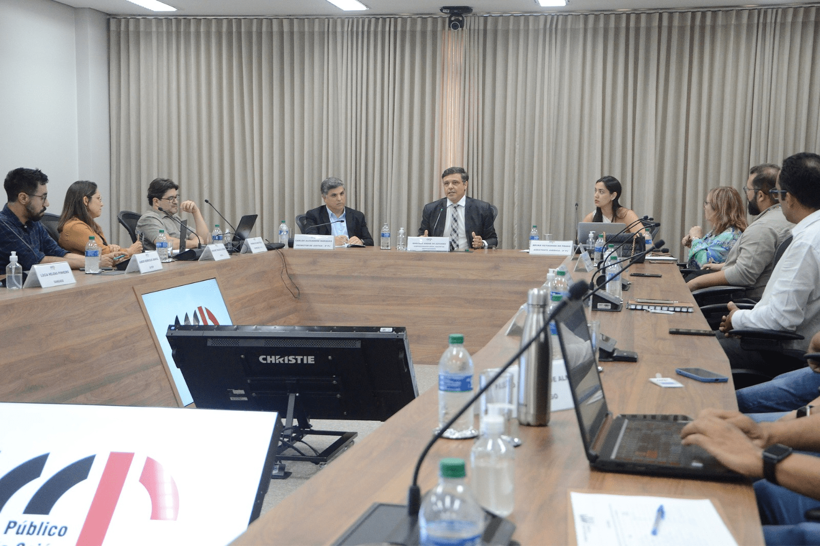 O Ministério Público de Goiás (MPGO) monitora as medidas para reduzir o risco de desabastecimento de água em Goiânia, cobrando ações efetivas da Saneago e da Secretaria de Estado de Meio Ambiente e Desenvolvimento Sustentável.